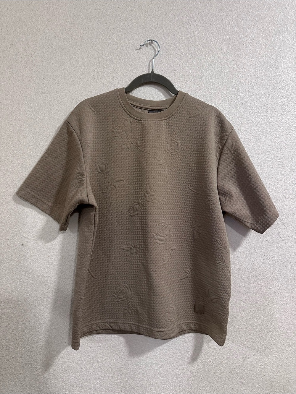 Men's Short Sleeve Textured Tee in Taupe
